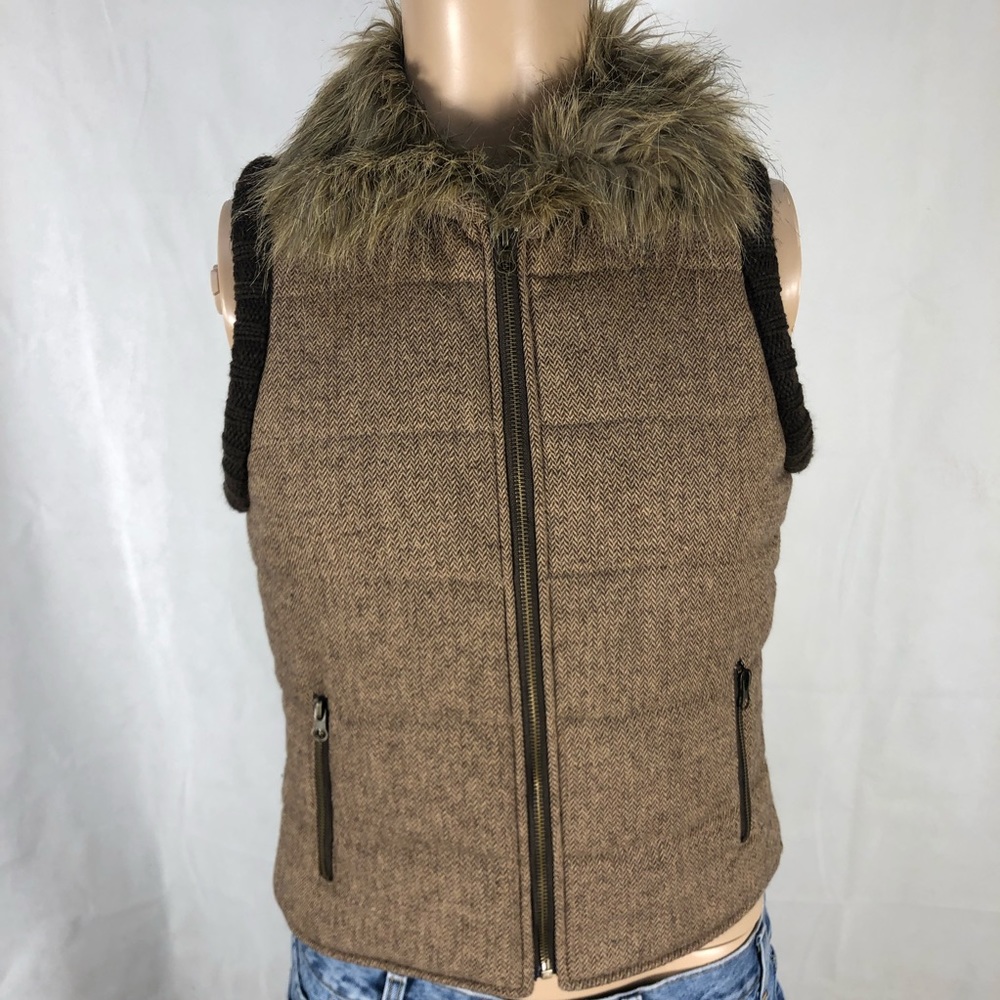 BB Dakota Womenโs Fur Full Zip Vest Size Large